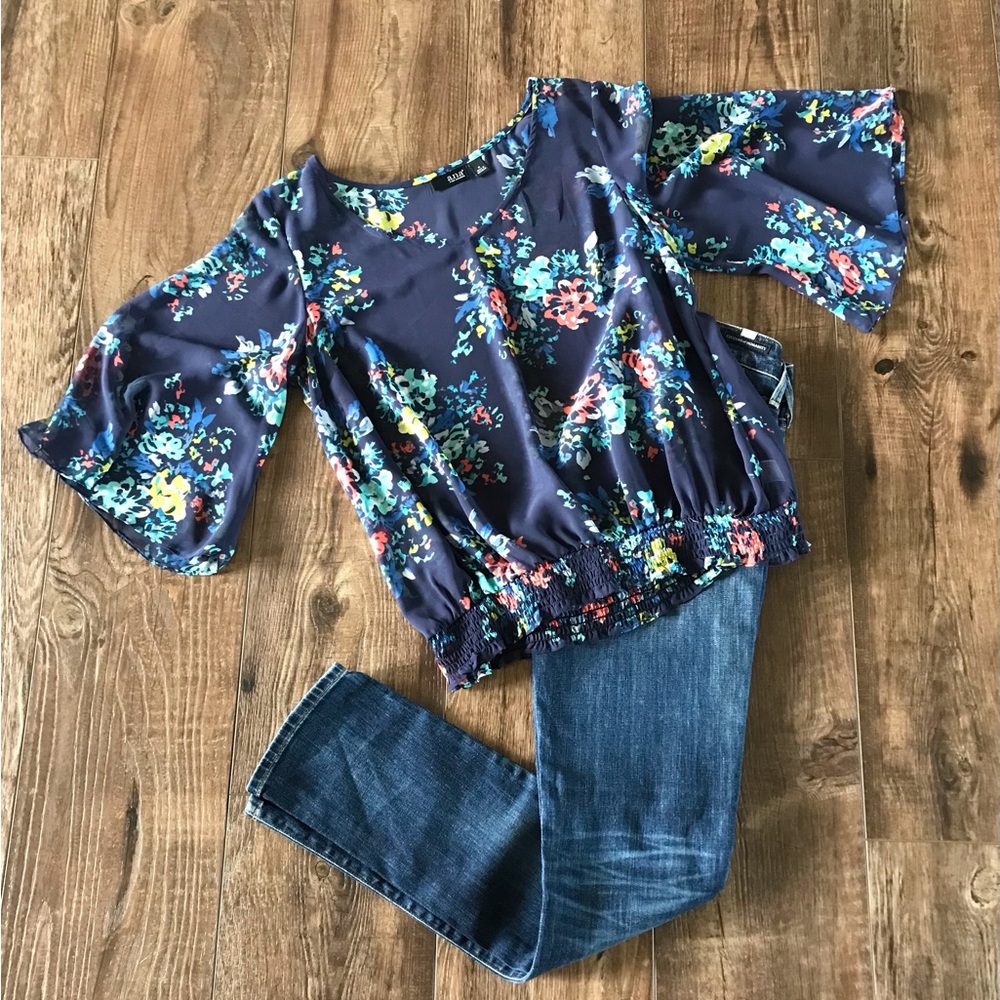 Ana Blouse Size Medium